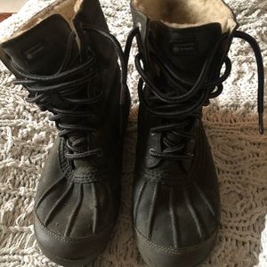 UGG Leather Olive Green Lace-up Hiking Boots